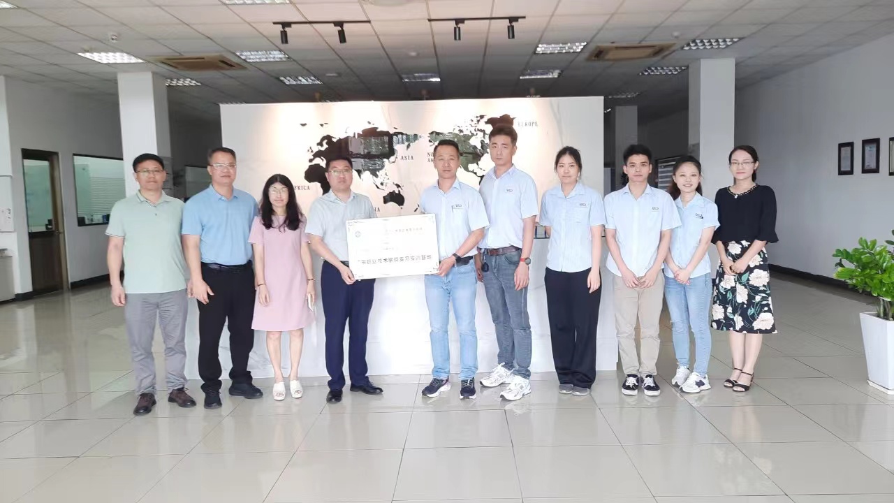 学校在越南唯鼎纺织责任有限公司成立实习实训基地