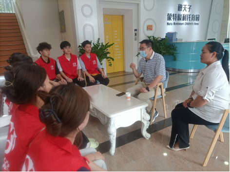 周志华与园方、学生巡查交流现场