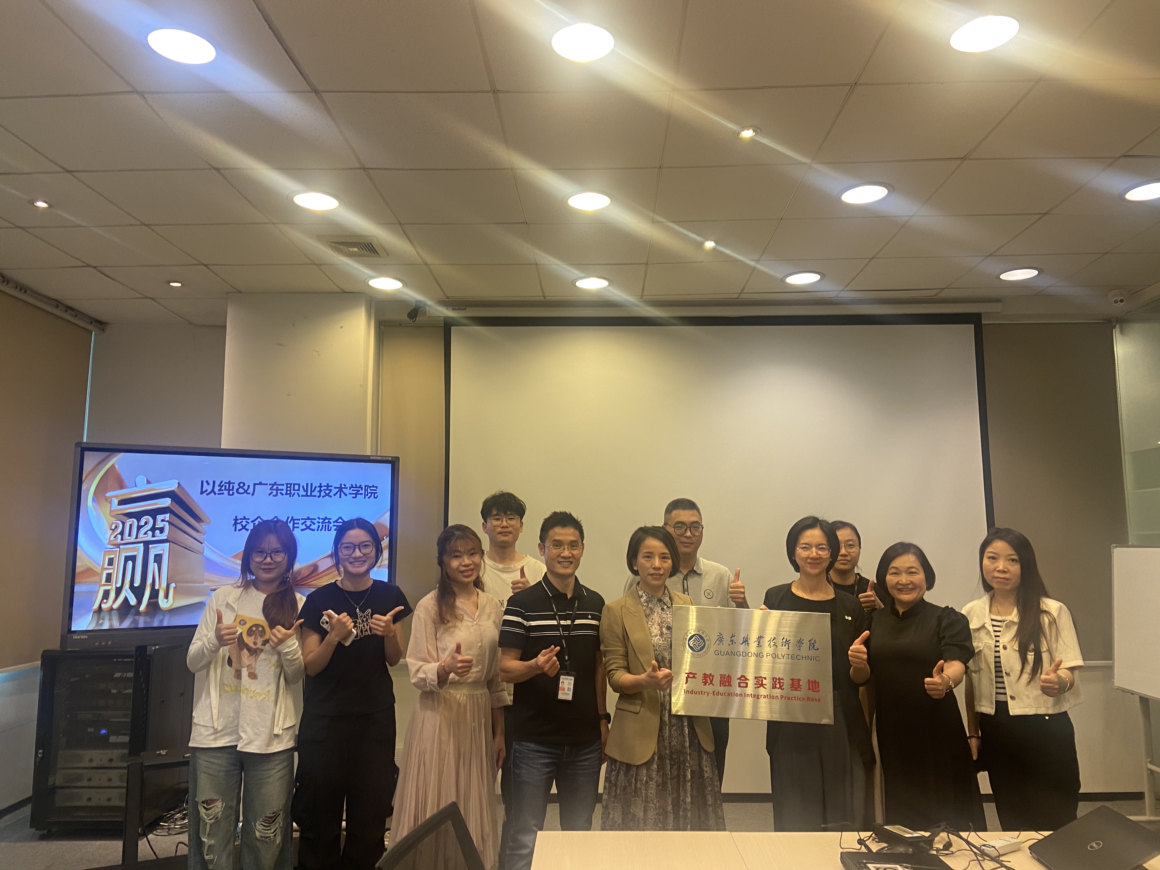 服装学院走访莞深企业 共探产教融合新路径