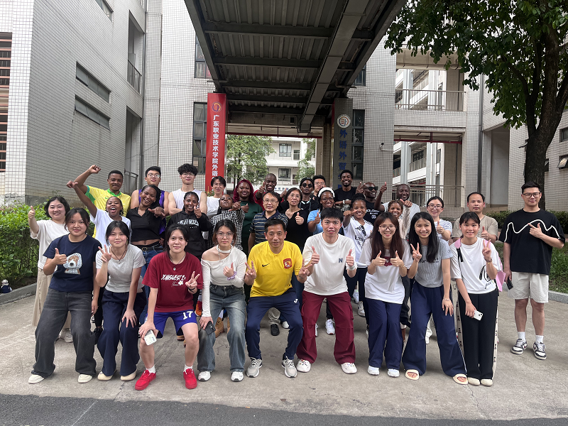商学院举行南非留学生离校欢送仪式